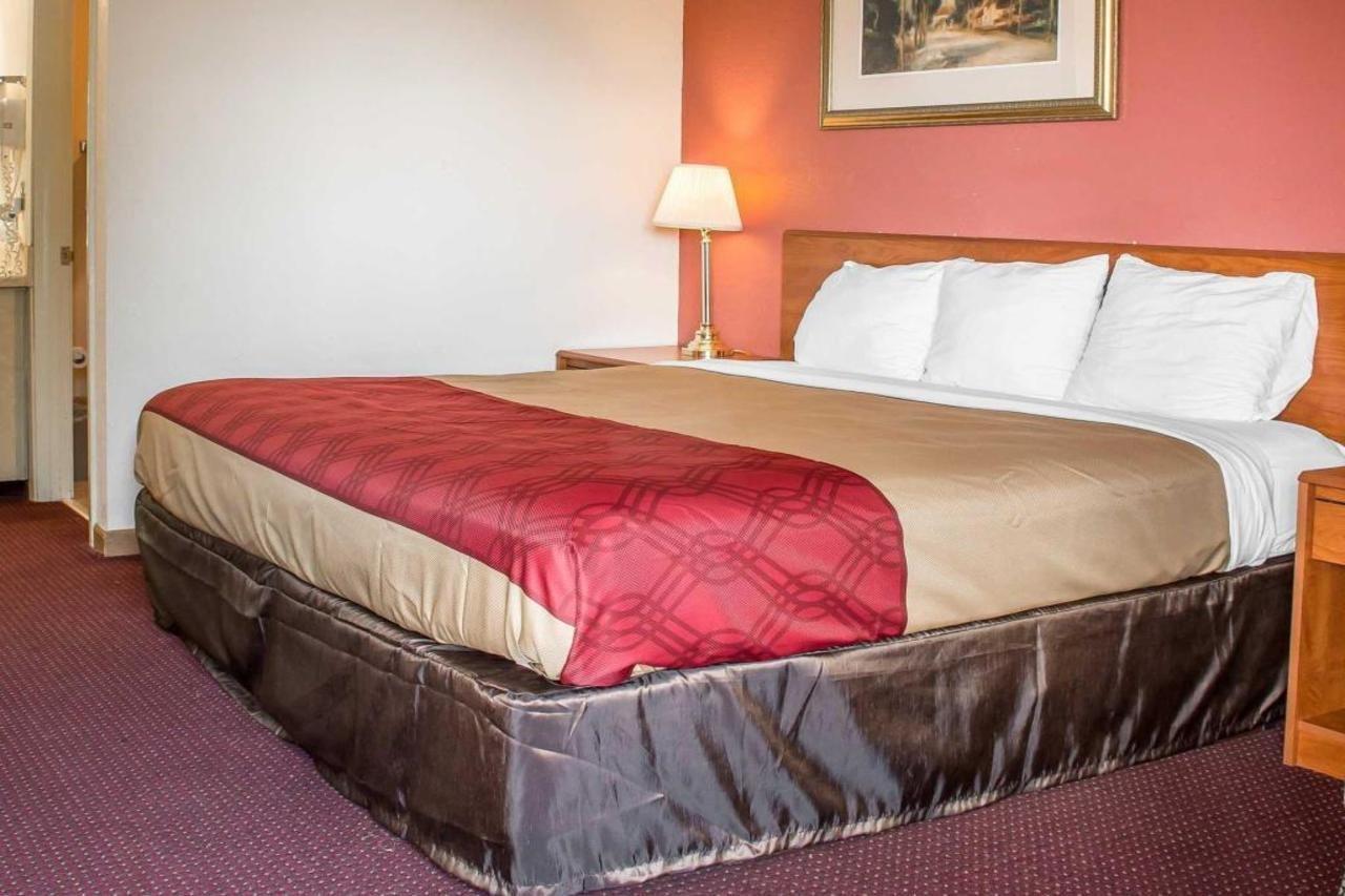 Econo Lodge Мадисън Екстериор снимка