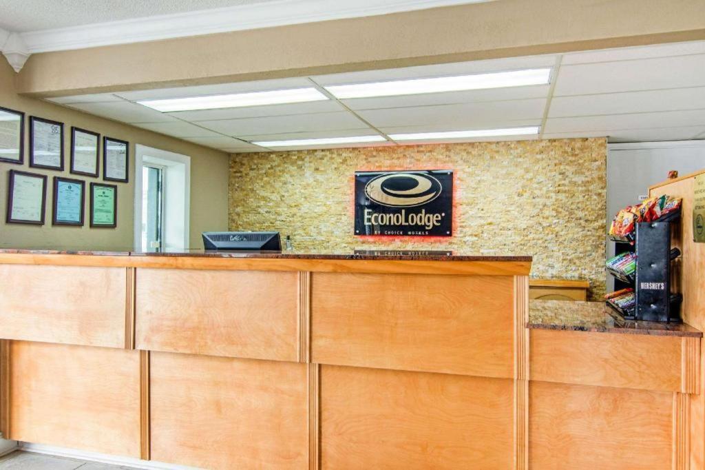 Econo Lodge Мадисън Екстериор снимка
