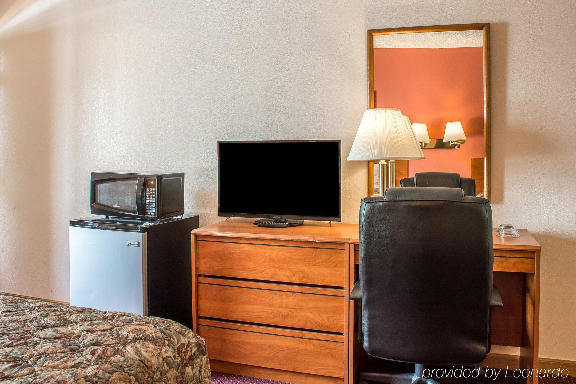 Econo Lodge Мадисън Екстериор снимка