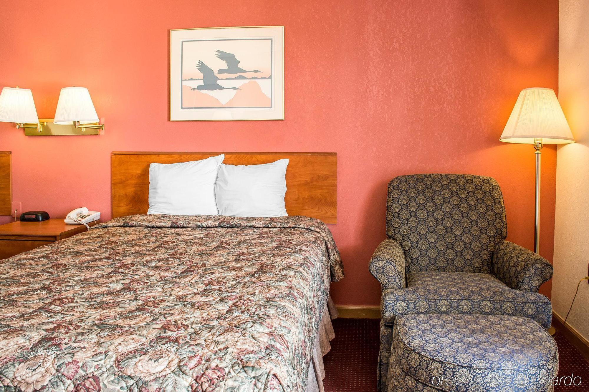 Econo Lodge Мадисън Екстериор снимка