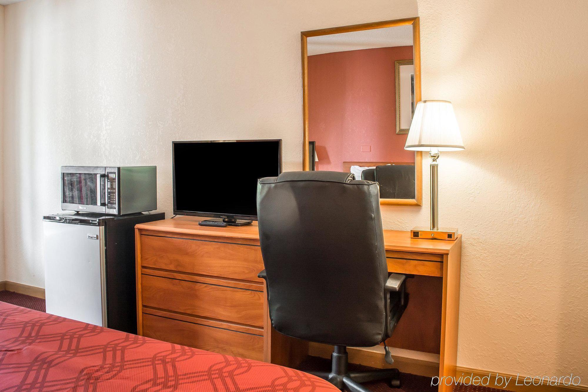 Econo Lodge Мадисън Екстериор снимка