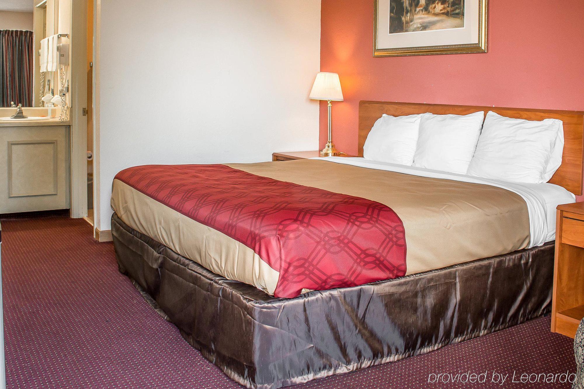 Econo Lodge Мадисън Екстериор снимка
