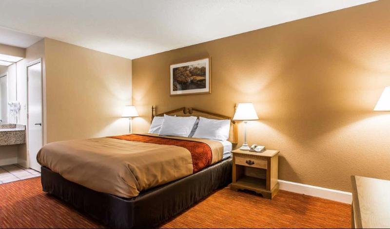 Econo Lodge Мадисън Екстериор снимка